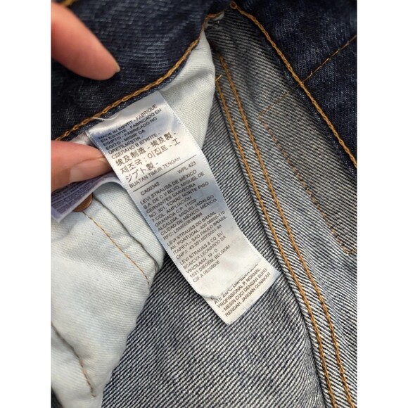 Levis 501 Original Fit Jeans Mens 28x32 Dark Wash Blue Straight Leg Button Fly - Picture 6 of 7